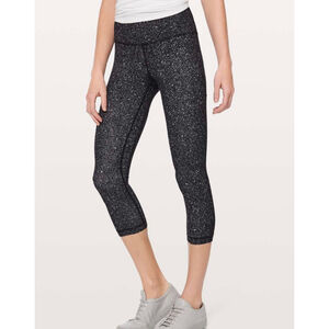 Women's Lululemon Align Crop 21" Capris Size 6 Black White Luminesce Splatter